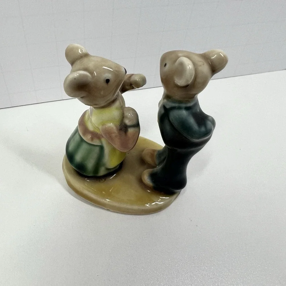 Vintage Enesco Mouse Couple Figurine Dancing Dating‎ Kissing Mice Romantic Love